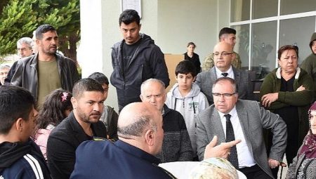 Foçalılar Depremzede Komşularının Yanında