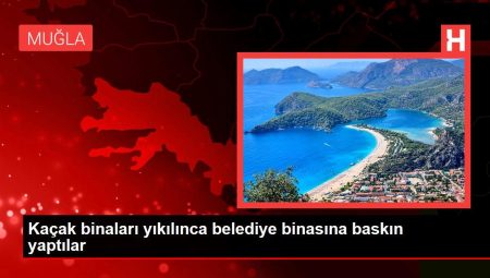 Kaçak binaları yıkılınca belediye binasına baskın yaptılar